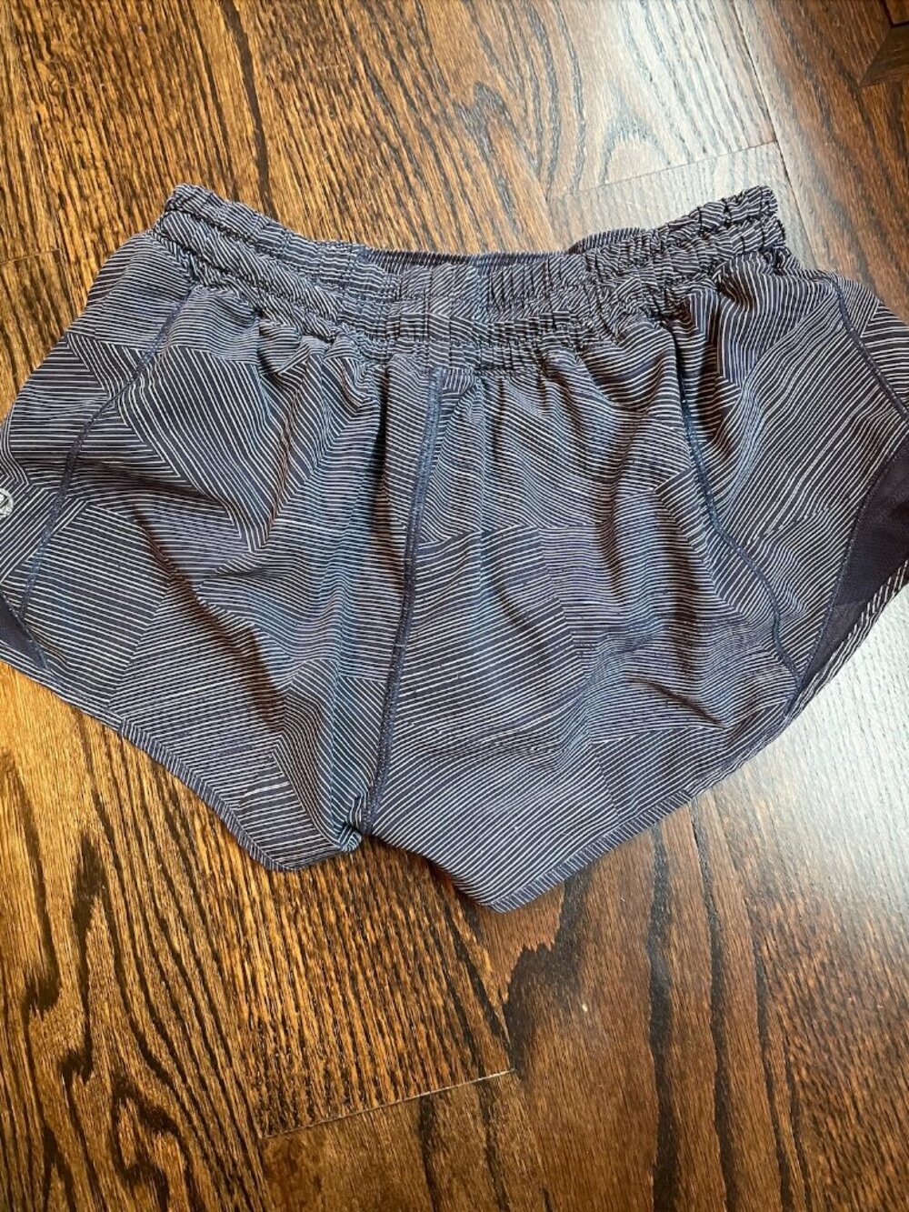 Lululemon Hotty Hoy Navy Striped Shorts 2.5" Size 4 Low Rise